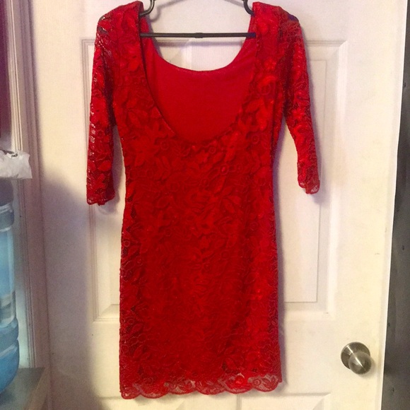 Lace dress - Picture 2 of 2